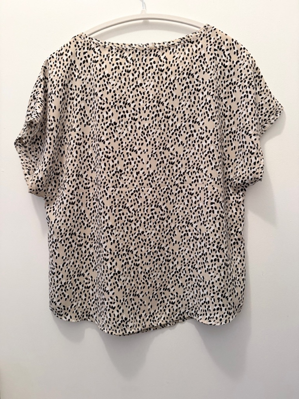 Banana Republic Beige and Black Spot Print Short Sleeve Top - Picture 2 of 4
